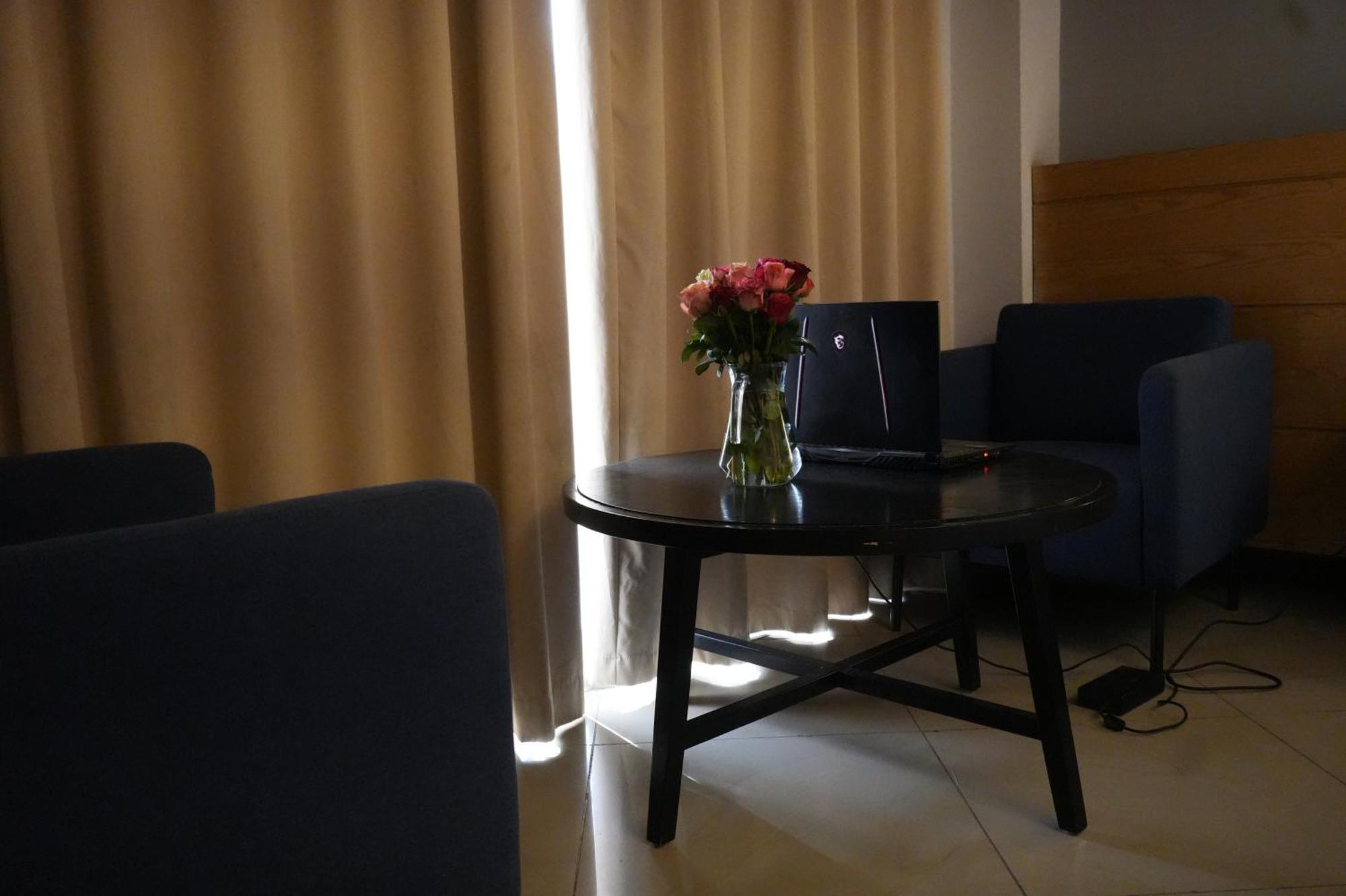 Mazeki Addis Boutique Hotel Exterior photo
